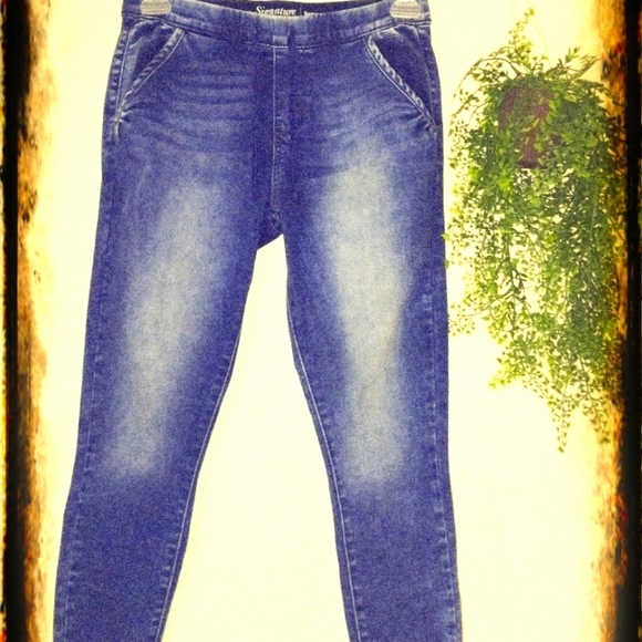 LEVIS®™ SIGNATURE®™ BLUE JEGGINGS - Picture 2 of 3
